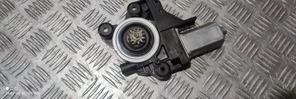 Volvo V70 Front door window regulator motor 970713