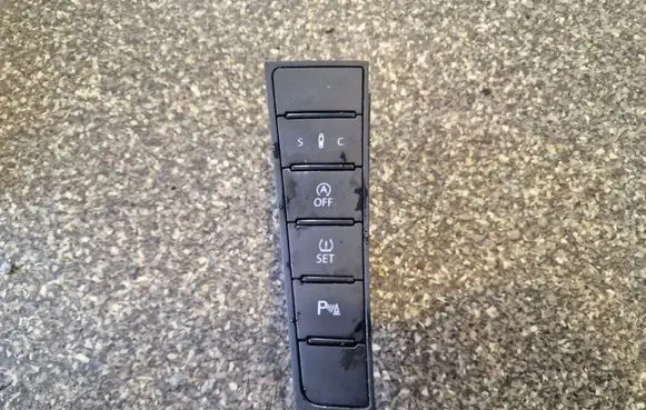 Volkswagen PASSAT CC A set of switches 