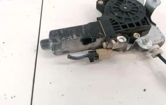 Hyundai Sonata Front door window regulator motor