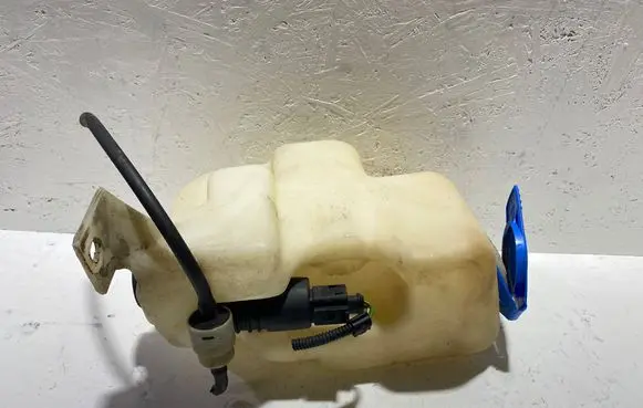 Volkswagen Golf IV Windshield washer fluid reservoir/tank 1J0955453B