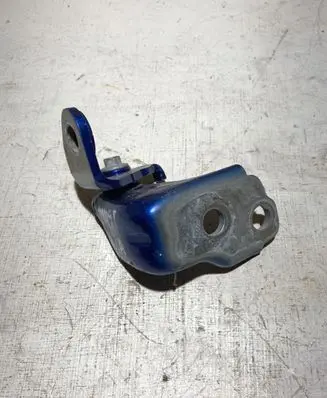 Ford Mustang VI Front door lower hinge P001A