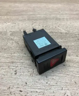 Volkswagen PASSAT B5.5 Hazard light switch 3B0953235E