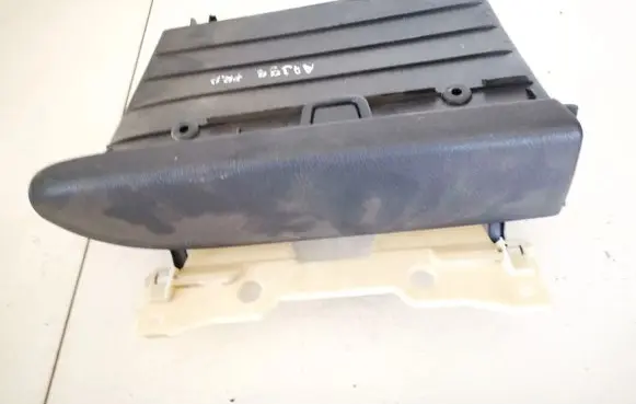 Glove box