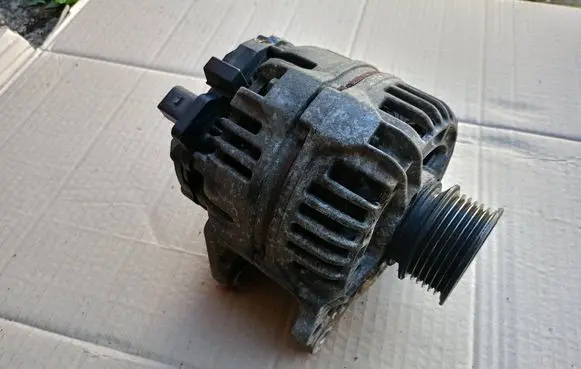 Volkswagen Golf IV Generator/alternator 037903025E