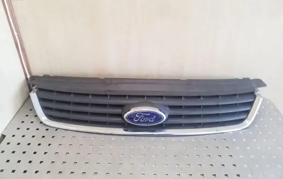 Ford Kuga I Front bumper upper radiator grill 8V41R7081A 8V418200A