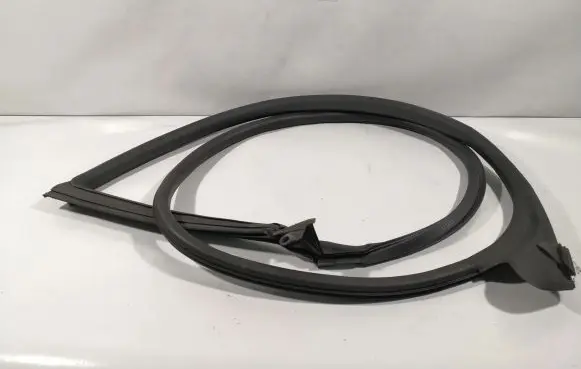Audi A5 Sportback 8TA Front door rubber seal G113235