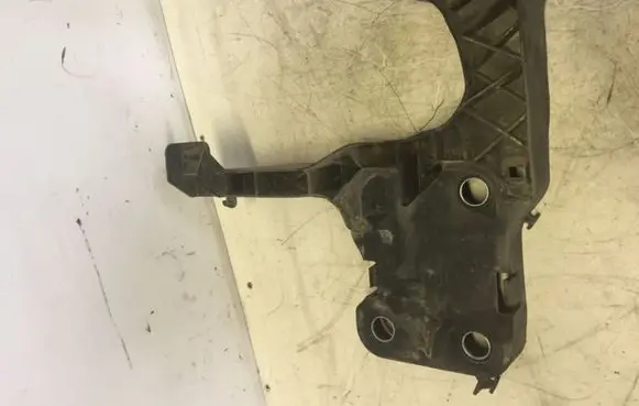 Renault Scenic II - Grand scenic II Front bumper mounting bracket 8200137495