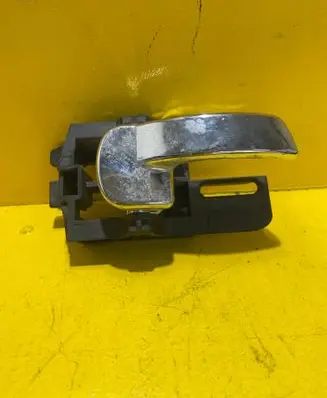 Nissan X-Trail T30 Front door interior handle