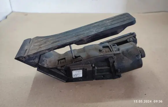 Mercedes-Benz C W205 Accelerator throttle pedal A2223002300