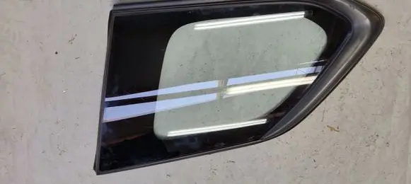 Mitsubishi Outlander Front triangle window/glass 230220250949