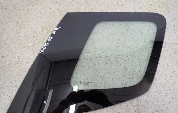 Suzuki Ignis Side middle window/glass 