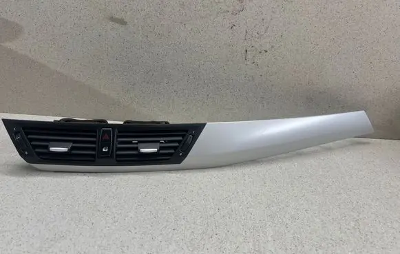 BMW X1 E84 Dash center air vent grill 2991701 52850610