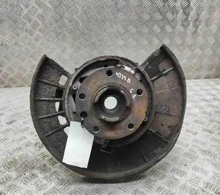 Rear wheel hub