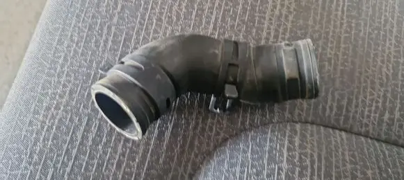 Chevrolet Corvette C8 Air intake hose/pipe 
