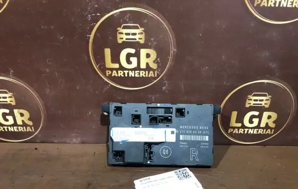 Mercedes-Benz E W211 Door control unit/module 2118200426