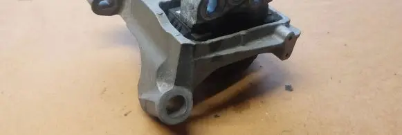 Mazda 3 III Engine mount bracket KD45K1442