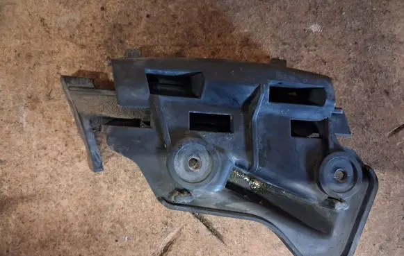 Volkswagen Golf Plus Front bumper mounting bracket 5M0807183 5M0807049