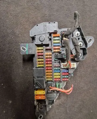 BMW 5 E60 E61 Fuse module 6906603