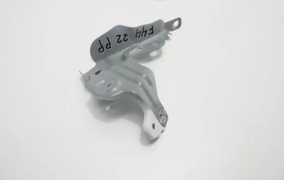 BMW 2 F44 Fender mounting bracket 7450388