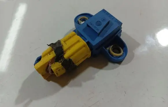 Volkswagen Golf V Airbag deployment crash/impact sensor 1K0955557B
