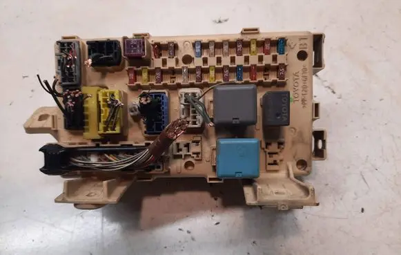 Toyota Avensis T250 Fuse module PPT20GF10