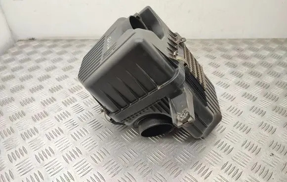 Suzuki Grand Vitara II Air filter box 80KA01