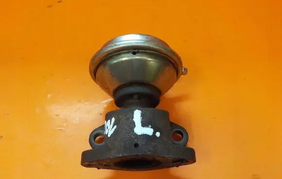Audi A8 S8 D3 4E EGR thermostat 057131503L