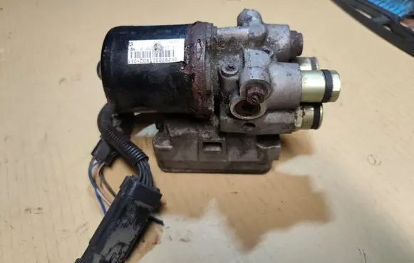 Jeep Cherokee XJ ABS Pump 52008906