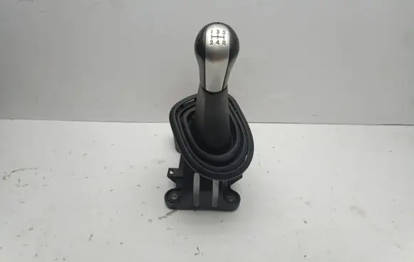 Toyota Yaris Gear shifter/selector 335300D040B