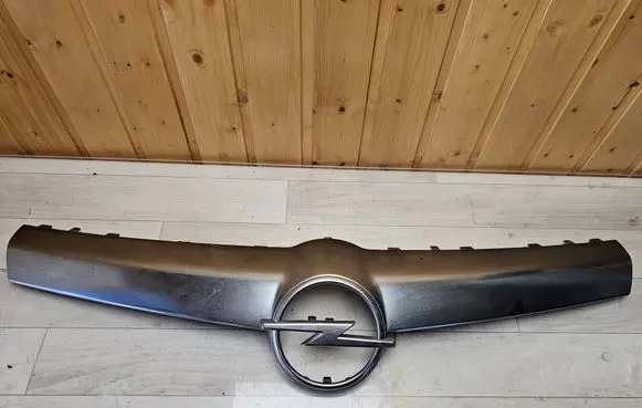 Opel Vectra C Front bumper upper radiator grill 551004542