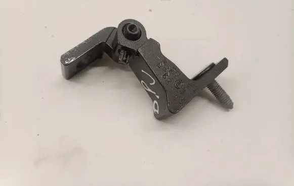Volkswagen Touareg III Front door upper hinge