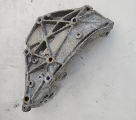 Peugeot 407 Generator/alternator bracket 9682367380