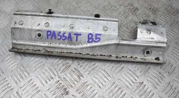 Volkswagen PASSAT B5 Heat shield in engine bay 