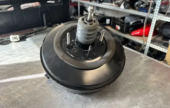 Peugeot 308 Brake booster 9814469280