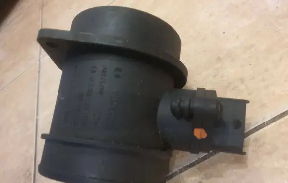 Volkswagen Golf IV Mass air flow meter 0280218088 8670115