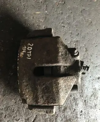Volkswagen PASSAT B6 Front brake caliper
