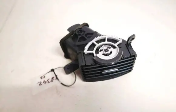 Toyota Corolla Verso AR10 Dash center air vent grill 5566064010 55660-64010