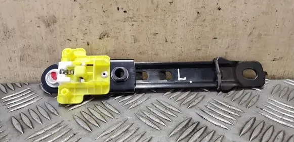 Hyundai ix35 Seat belt adjustment rail 