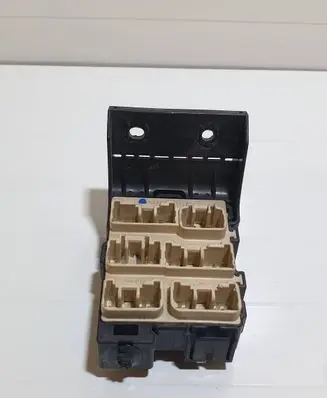 Toyota Corolla Verso AR10 Fuse module 8273405030