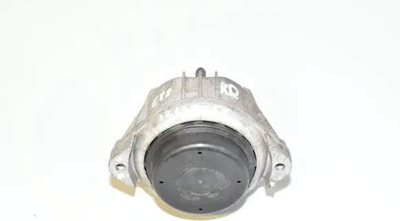 BMW 1 E82 E88 Engine mount bracket