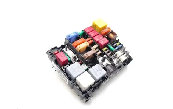Opel Crossland X Fuse module 9804848580 A006C801L3
