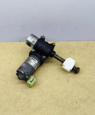 BMW X5 E70 Seat adjustment motor 9168762 0390204071 140411N