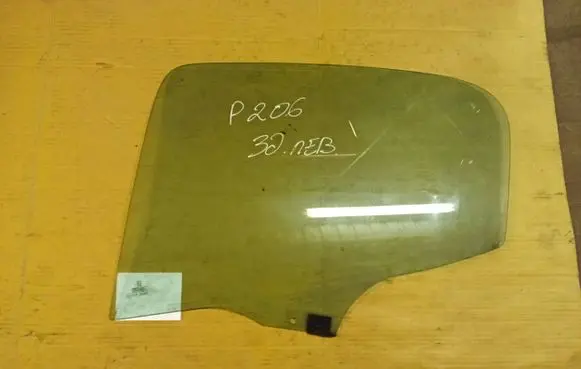 Peugeot 206 Rear door window glass