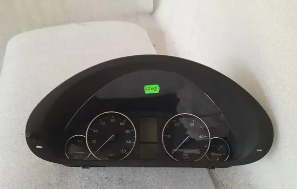 Mercedes-Benz C W203 Speedometer (instrument cluster) A2035405548 2035405548
