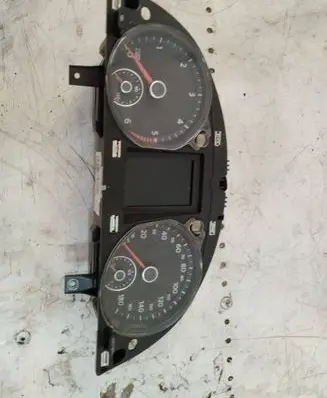 Volkswagen PASSAT CC Speedometer (instrument cluster) 3C8920970A