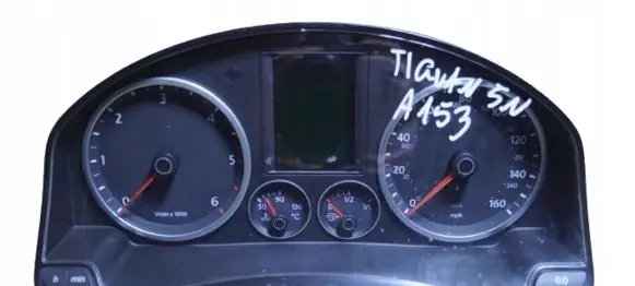 Volkswagen Tiguan Speedometer (instrument cluster) 5N0920970D