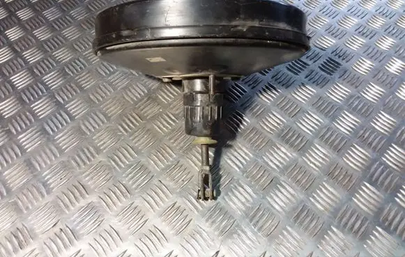 Renault Megane II Brake booster 8200157453