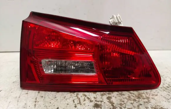 Tailgate rear/tail lights