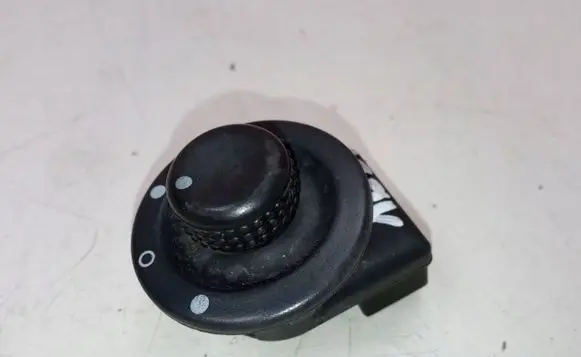 Renault Clio III Wing mirror switch 820002442B