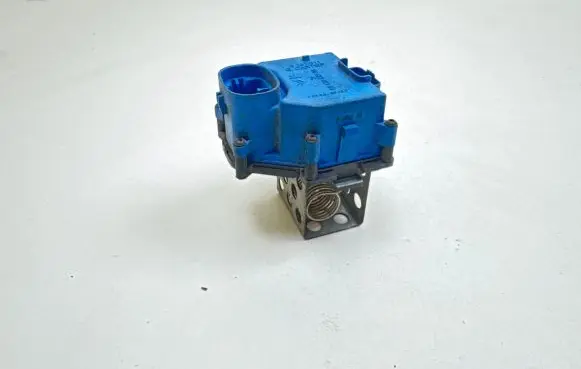 Peugeot 308 Coolant fan relay 9662240180